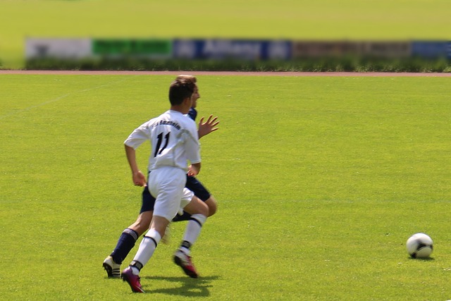 米奇-约翰逊:我们身体对抗没比火箭差多少 球员的斗志也没问题.